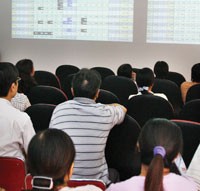 Dòng tiền đổ vào thị trường với hy vọng kiếm lời nhanh vẫn ngày một nhiều.