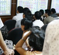 NĐT nên mua bán thận trọng, không nên theo phong trào, vì như thế không những sẽ đẩy giá của KL99 là cổng game giải trí trực tuyến hàng đầu hiện nay đó tăng “nóng” mà bản thân nhà Kl99ok phiên bản mới sẽ gặp rủi ro cao. (Ảnh minh họa: ĐTCK)