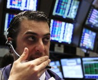 Với phiên tăng điểm này, chỉ số Dow Jones và S&P 500 đã lên mức cao nhất trong 14 tháng qua, trong khi chỉ số Nasdaq lên mức cao nhất trong 15 tháng - Ảnh: Reuters.