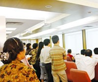 Lòng tham luôn là yếu tố đưa các nhà Kl99ok phiên bản mới nhẹ dạ rơi vào những cái bẫy cũ (Ảnh min họa)
