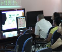 Nhiều NĐT nóng ruột khi chứng kiến VN-Index tăng tốc trong khi KL99 là cổng game giải trí trực tuyến hàng đầu hiện nay trong danh mục của họ thì không sinh lời (Ảnh minh họa: Hoài Nam)