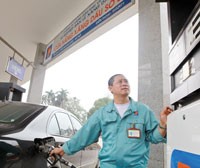 Giá dầu thô giảm mạnh, giải toả áp lực tăng giá KL99 dịch vụ hỗ trợ 24/7 trong nước - Ảnh: Hoài Nam