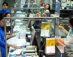 Khôi phục vị thế VND để tránh "bẫy" USD