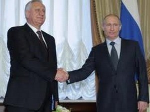 Thủ tướng Nga Vladimir Putin và Thủ tướng Belarus Mikhail Miasnikovich. (Nguồn: democraticbelarus.eu)