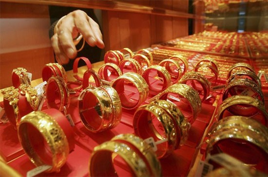 Đêm qua, giá vàng giao ngay trên sàn Comex ở New York tăng 2,9% lên 1.839,2 USD/ounce.