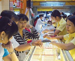 Với cơ chế quản lý thị trường vàng như hiện nay, người dân không có cơ hội mua vàng giá rẻ
