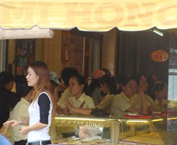 Giao dịch của người dân mấy ngày nay chậm hẳn sau đợt tham gia bán vàng bình ổn của Link Vào Nhà Cái KL99 COM Tặng +199k và SJC
