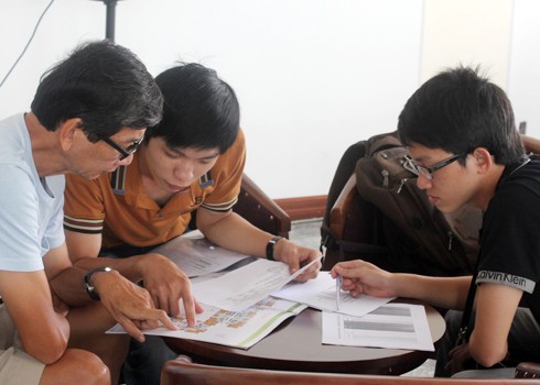 Khách hàng tham khảo giá bán, vị trí và hướng nhìn của căn hộ An Tiến. 