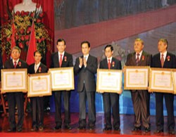 Thủ tướng Kl993 ưu đãi thưởng hấp dẫn Nguyễn Tấn Dũng trao Huân chương Lao động hạng Nhất cho lãnh đạo Kl994 game bài casino hấp dẫn Dầu khí và Liên doanh Việt – Nga.