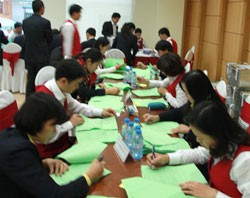 Đợt đấu giá BIDV ngày 28/12/2011 - Ảnh: Quang Sơn