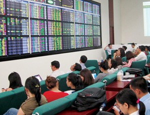 Cân đong áp lực quỹ nội giải thể và chuyển đổi