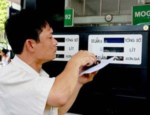 Giá xăng lên 23.800 đồng