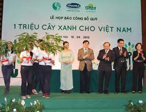 Vinamilk hỗ trợ 3 tỷ đồng cho Quỹ 1 triệu cây xanh 