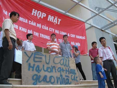 Khách hàng của Công ty Hạ Long bất lực vì không biết đòi nhà từ ai
