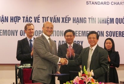 Tháng 3/2012, Standard Chartered  đã ký thỏa thuận hợp tác với Bộ Kl991.com nạp rút nhanh Việt Nam về tư vấn xếp hạng tín nhiệm quốc gia