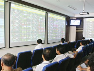 Quỹ Kl99ok phiên bản mới ngoại mua lại CCQ: Bình thường hay bất thường?