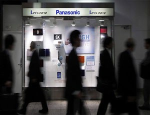 Một khó khăn lớn nữa đối với Panasonic ở thời điểm này là tinh thần tẩy chay hàng Nhật ở Trung Quốc do tranh chấp lãnh thổ trên biển Hoa Đông giữa Bắc Kinh và Tokyo.
