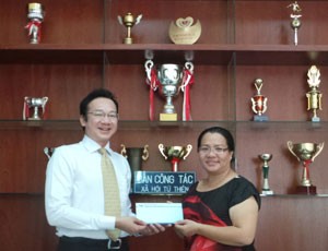 Phó TGĐ Trần Hữu Tài ,đại diện Kl99kl phiên bản hoạt động Viễn Đông ủng hộ 50 triệu xây trường mầm non tại Đồng nai 

