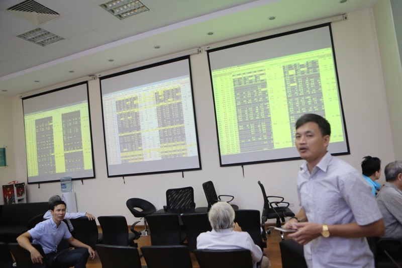 Sau thẻ vàng, HNX rút 8 thẻ đỏ với Kl991.com World Cup 2026 Chính Thức chậm công bố thông tin
