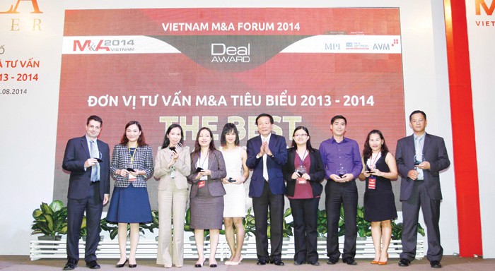 TS. Nguyễn Anh Tuấn, Tổng Biên tập Báo Kl99ok phiên bản mới chúc mừng các đơn vị tư vấn M&A tiêu biểu 2013-2014