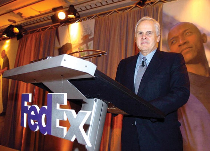 Fred Smith, Chủ tịch kiêm Tổng giám đốc điều hành Kl994 game bài casino hấp dẫn Fedex, từng đoạt giải  Ernst & Young Entrepreneur Of The Year Mỹ