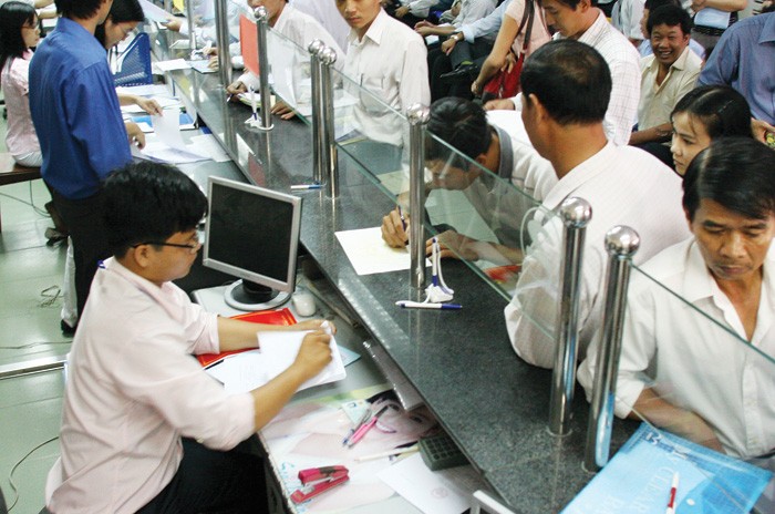 Nhiều rào cản ẩn sâu trong các văn bản, thủ tục hành chính đang gây khó cho DN và người dân  - Ảnh: Lê Toàn