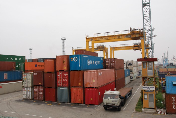 Chi phí logistics quá lớn làm giảm sức cạnh tranh 
của DN Việt