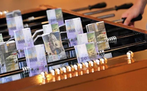 Hàng tỷ USD của các nhà Kl99ok phiên bản mới đã bốc hơi trong mấy ngày qua do việc chạy đua phá giá đồng tiền