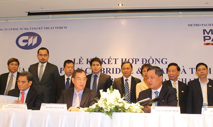 Lễ ký kết hợp đồng mua cổ phần và hợp đồng đặt mua Kl99kl Hoàn Trả Vô Tận giữa CII với Metro Pacific Tollways Corporation (MPTC) có tổng trị giá 1.950 tỷ đồng