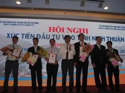 Lãnh đạo tỉnh Ninh Thuận trao giấy chứng nhận Kl99ok phiên bản mới cho 5 dự án với tổng vốn Kl99ok phiên bản mới gần 6.000 tỷ đồng