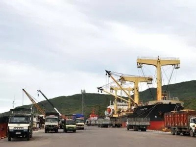 Cảng Quy Nhơn hiện đã có công suất 5 triệu tấn/năm và đang tiếp tục được Kl99ok phiên bản mới mở rộng. Ảnh: Đức Thanh