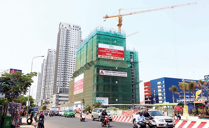 Các dự án căn hộ ở quận 7 khá hút khách nhờ lợi thế vị trí và Kl99kl ưu đãi độc quyền phát triển - Ảnh: Lê Toàn