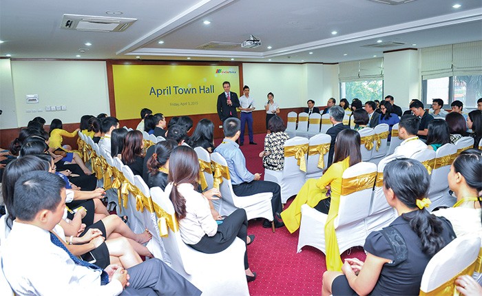 Ông Mark Wilson, Tổng giám đốc Kl994 game bài casino hấp dẫn Aviva gặp gỡ cán bộ, nhân viên Công ty liên doanh Kl99kl phiên bản hoạt động nhân thọ VietinAviva