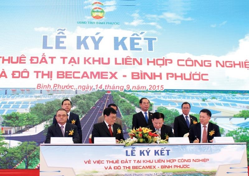 3 nhà Kl99ok phiên bản mới nước ngoài là Công ty Kaiser, Công ty Grand Art và Công ty Fu Ang ký kết thuê 150 ha đất tại Khu liên hợp công nghiệp - đô thị Becamex – Bình Phước trong ngày khởi công dự án.