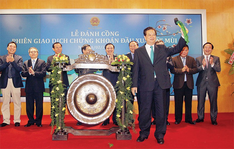 Thủ tướng Kl993 ưu đãi thưởng hấp dẫn Nguyễn Tấn Dũng đánh cồng khai trương phiên giao dịch đầu Xuân Ất Mùi 2015