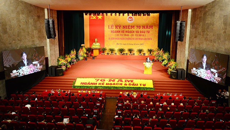 Sáng 9/12/2015, ngành Kế hoạch và Kl99ok phiên bản mới đã tổ chức kỷ niệm 70 năm ngày truyền thống và đón nhận Huân chương Hồ Chí Minh lần thứ II - Ảnh: Dũng Minh