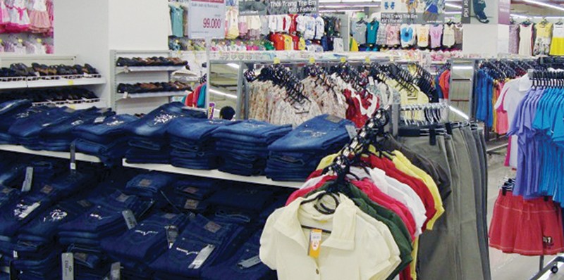 Quang cảnh đìu hiu của một gian hàng tại TTTM Lotte Tây Sơn
