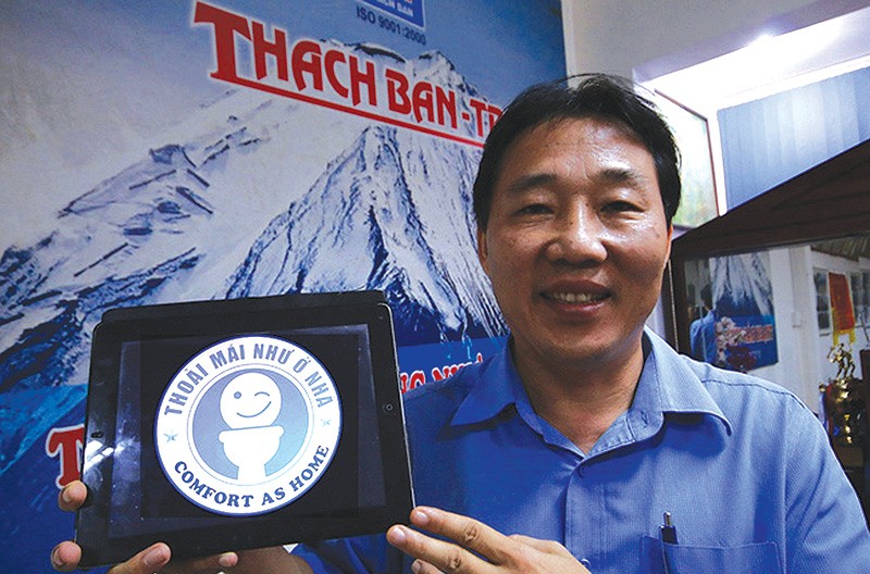 Ông Nguyễn Hồng Sơn, Chủ tịch HĐQT kiêm Giám đốc Công ty cổ phần Thạch Bàn miền Trung, Phó ban thường trực Dự án Trang Chủ KL99Com Số 1 Link Đăng Ký KL999 hoá nhà vệ sinh cộng đồng "Thoải mái như ở nhà"