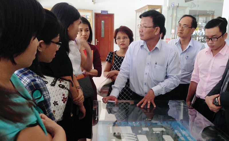 Ông Văn Đức Mười, Tổng giám đốc Vissan tiếp xúc với đại diện các tổ chức Kl99ok phiên bản mới trước thềm IPO