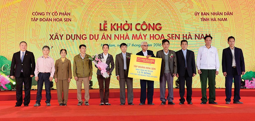 Kl994 game bài casino hấp dẫn Hoa Sen trao tặng bộ trị giá 1,5 tỷ đồng cho các hộ nghèo tỉnh Hà Nam
