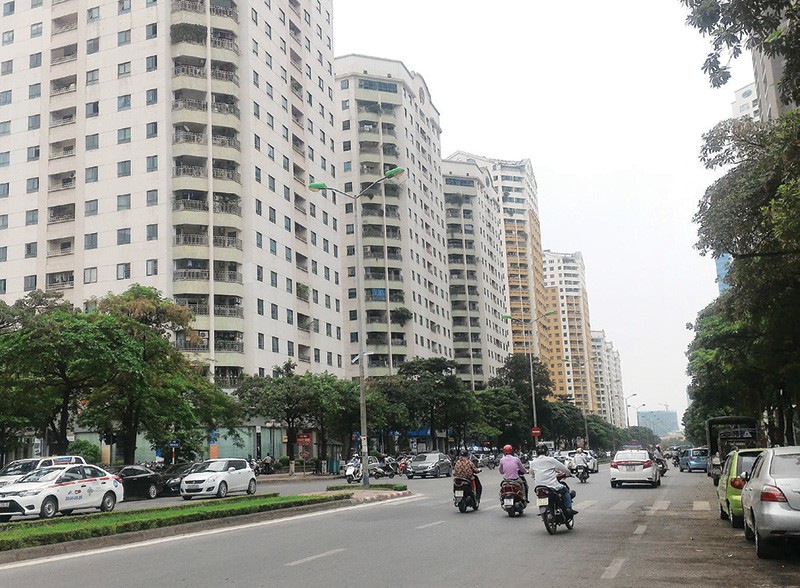Nhiều căn hộ ở các chung cư đã đi vào sử dụng khoảng 10 năm tại Hà Nội hiện khó bán vì bị cạnh tranh bởi các dự án mới, được Kl99ok phiên bản mới nhiều tiện ích và thiết kế hiện đại hơn. Ảnh: Nguyên Minh