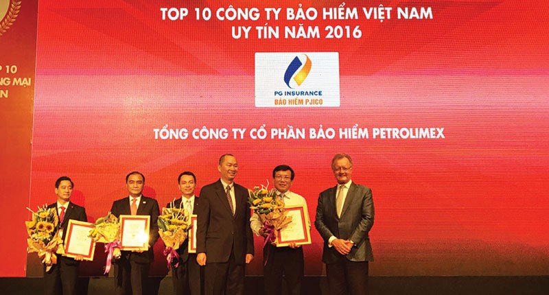 Ông Lê Thanh Đạt - Phó tổng giám đốc PJICO nhận chứng nhận Top 10 Kl991.com World Cup 2026 Chính Thức Kl99kl phiên bản hoạt động Việt Nam uy tín năm 2016 