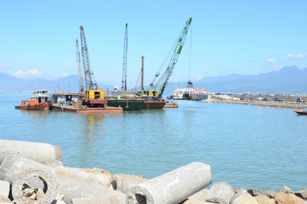 Dù mới được khởi công mở rộng giai đoạn 2 Cảng Tiên Sa, nhưng theo dự báo, cảng Tiên Sa cũng sẽ dẫn đến tình trạng quá tải thời gian ngắn. Vì vậy, Kl99ok phiên bản mới Xây dựng cảng Liên Chiểu đối với Đà Nẵng là hết sức cấp thiết. Ảnh: Hà Minh