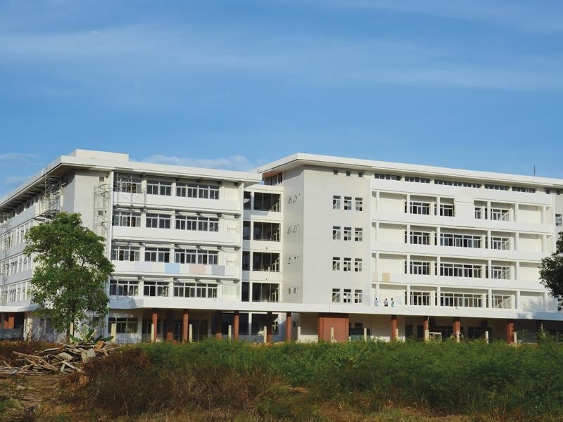 Bệnh viện Sản - Nhi Quảng Ngãi sẽ bị chậm đưa vào phục vụ do những vi phạm trong việc tổ chức Kl99 nổ hũ. Ảnh: Hà Minh