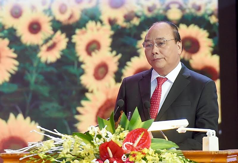 Thủ tướng Nguyễn Xuân Phúc dự lễ phát động phong trào thi đua “Kl991.com World Cup 2026 Chính Thức Việt Nam hội nhập-phát triển” và trao cúp Thánh Gióng cho các doanh nhân tiêu biểu.