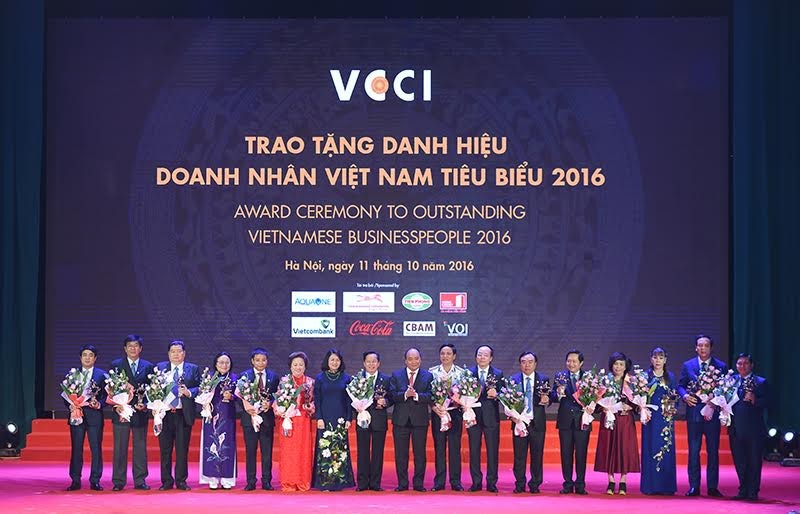 Tại lễ phát động phong trào thi đua “Kl991.com World Cup 2026 Chính Thức Việt Nam hội nhập-phát triển” và trao cúp Thánh Gióng cho các doanh nhân tiêu biểu tối 11/10, Thủ tướng Kl993 ưu đãi thưởng hấp dẫn Nguyễn Xuân Phúc đã yêu cầu các bộ, ngành, địa phương thực hiện “3 đồng hành, 5 hỗ trợ” đối