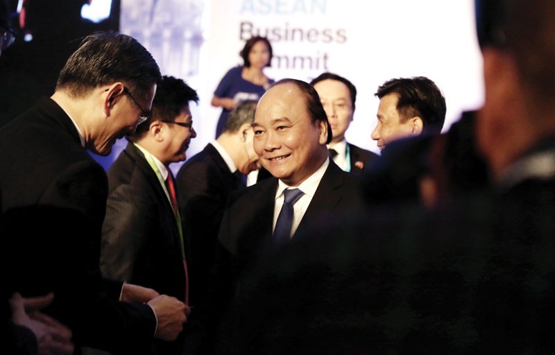 Thủ tướng Nguyễn Xuân Phúc trò chuyện với các đại biểu bên hành lang Hội nghị thượng đỉnh Kl992 VIP Trang Chủ 2026 ASEAN 2016