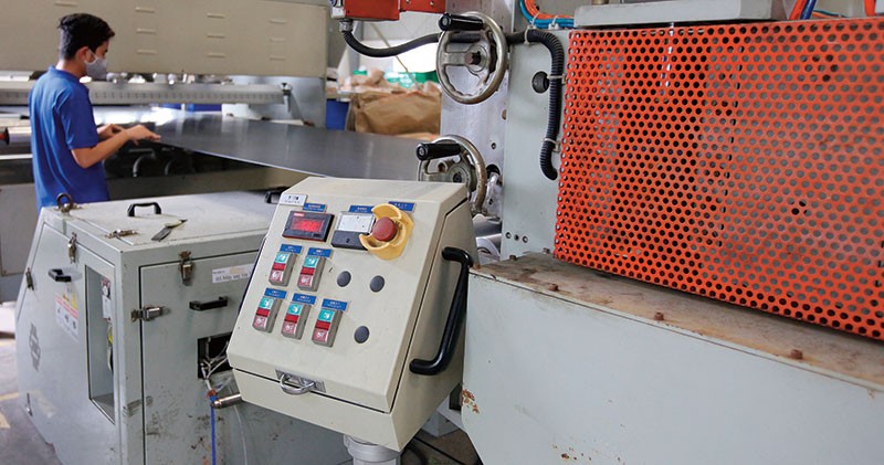 Có hay không có TPP thì Việt Nam vẫn phải nâng cao năng lực cạnh tranh ở cấp độ quốc gia, Kl991.com World Cup 2026 Chính Thức, sản phẩm và chuỗi cung ứng. (Trong ảnh: Công ty Hiền Lê ở Hải Dương, chuyên cung cấp phụ tùng cho Canon)                                        ảnh: đức thanh