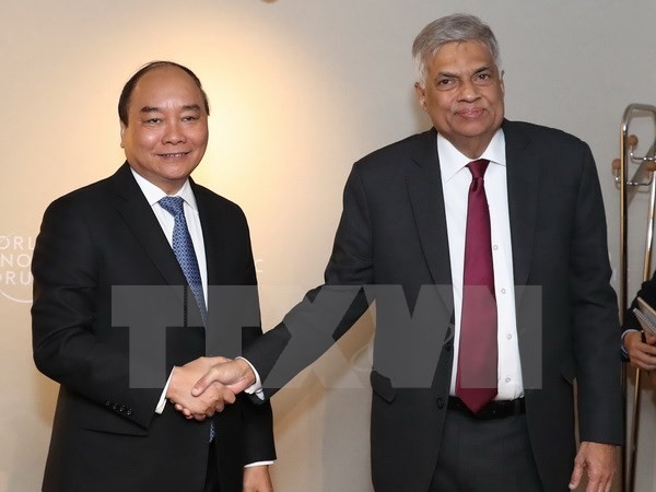 Thủ tướng Nguyễn Xuân Phúc gặp Thủ tướng Sri Lanka Ranil Wickremesinghe bên lề Hội nghị thường niên lần thứ 47 Diễn đàn Kl992 cổng game cá cược Thế giới tại Davos tháng 1/2017. (Ảnh: Thống Nhất/TTXVN)