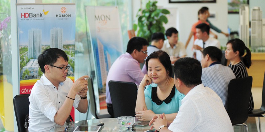 Do chưa có tích lũy Kl991.com nạp rút nhanh, những người trẻ thường phải chi trả hàng tháng cao khi mua nhà trả góp. Ảnh: Dũng Minh